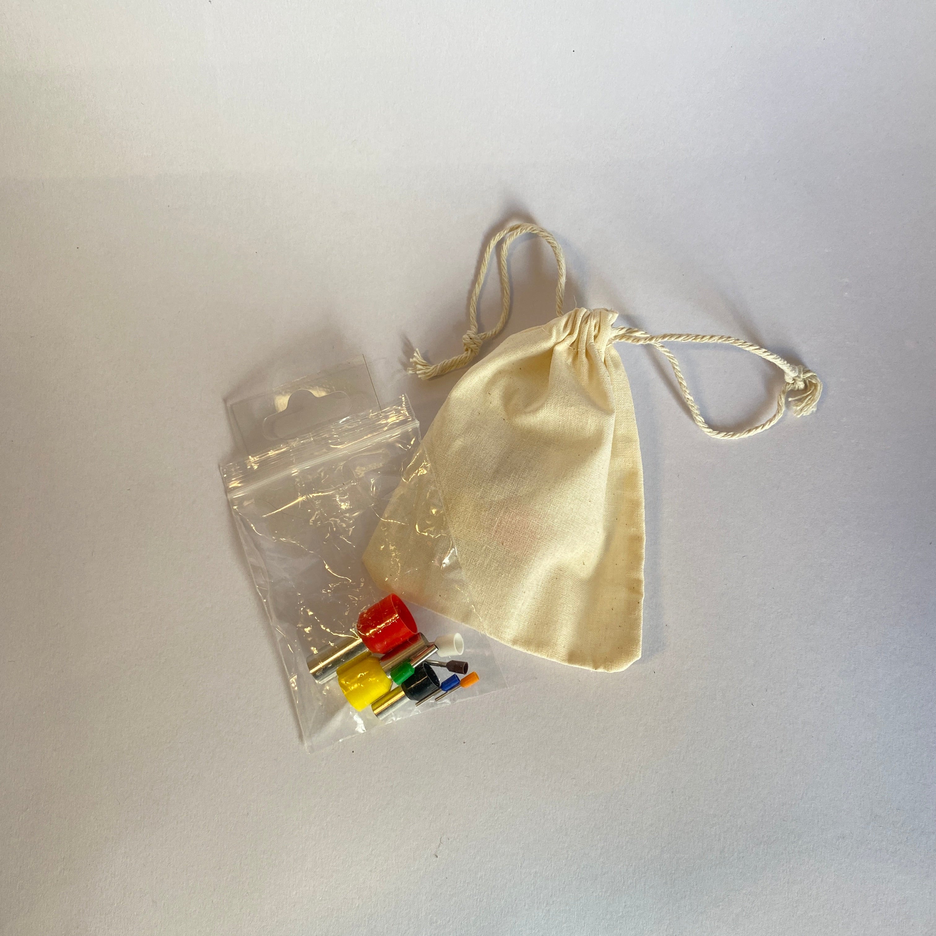 Set Sacabocados Pequeños 8 und Imagen secundaria del producto